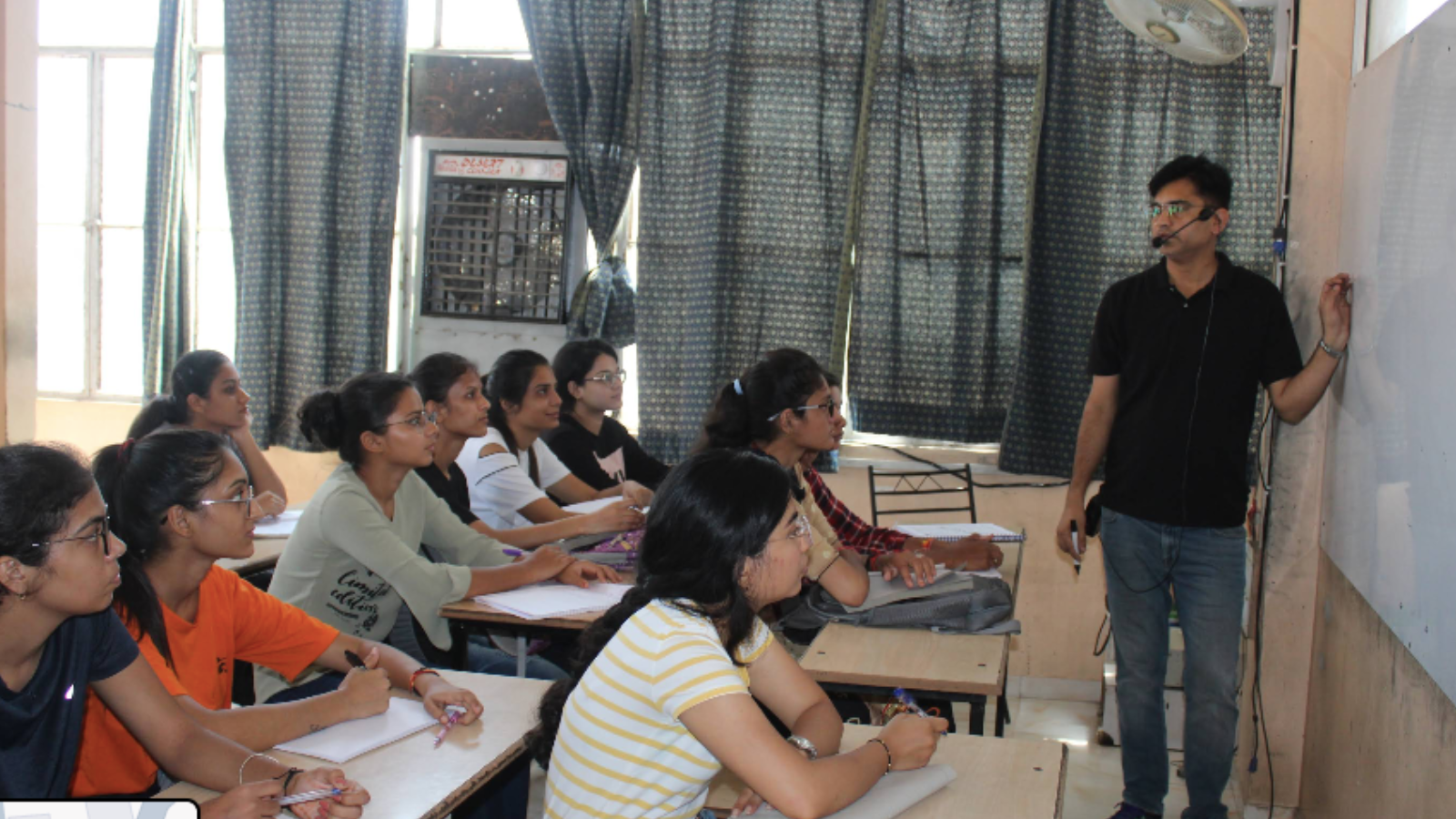 KING'S Academy Sikar Hero Slider - 1